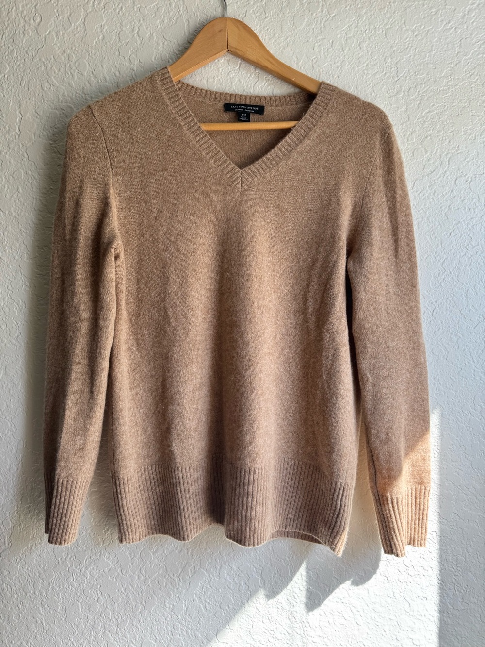 Saks Fifth Avenue Cashmere V-Neck Sweater in Camel Brown